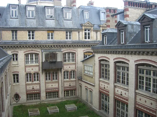 Cour intérieure de la Sorbonne à Paris